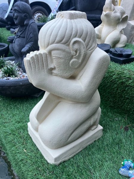 Welcome Statue Cream